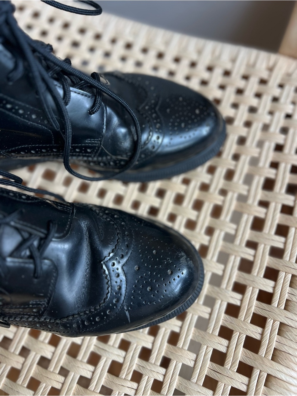 Dr. Martens Black Brogue Wingtip Ankle Boots Side Zip US 7 EU 38 - Picture 4 of 11